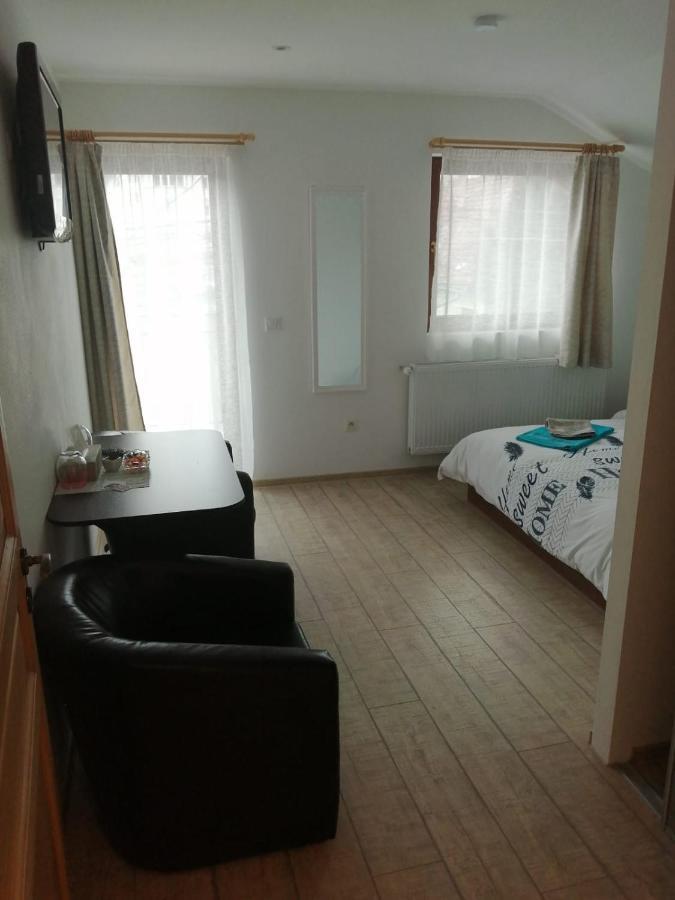 Cazare REGIM HÔTELIER ZĂRNEŞTI Zarnesti Exterior foto