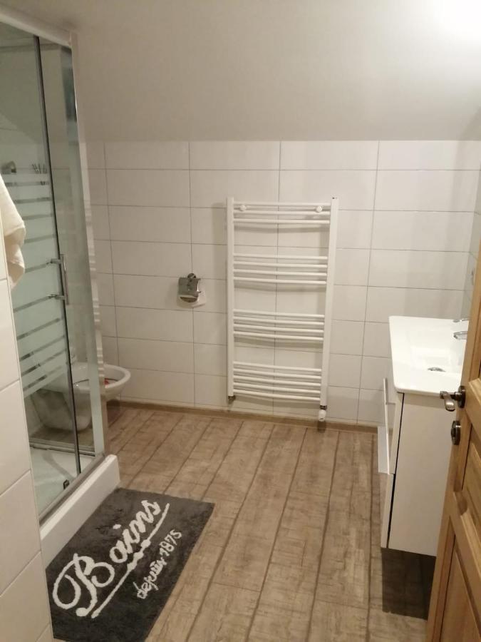 Cazare REGIM HÔTELIER ZĂRNEŞTI Zarnesti Exterior foto