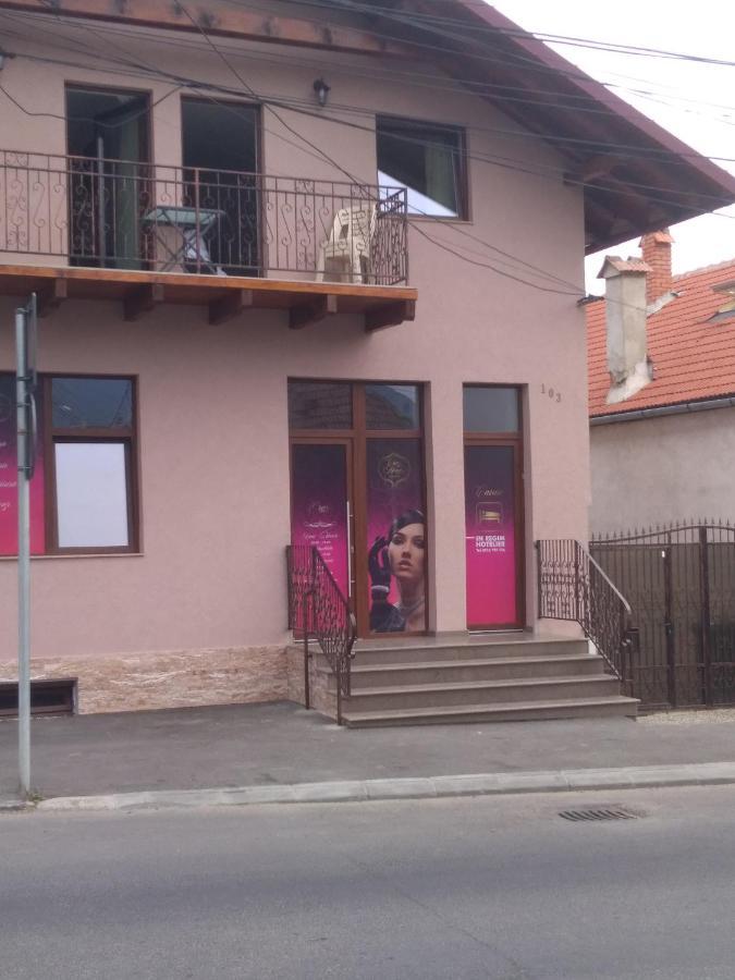 Cazare REGIM HÔTELIER ZĂRNEŞTI Zarnesti Exterior foto