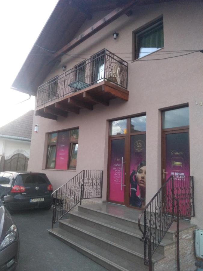 Cazare REGIM HÔTELIER ZĂRNEŞTI Zarnesti Exterior foto