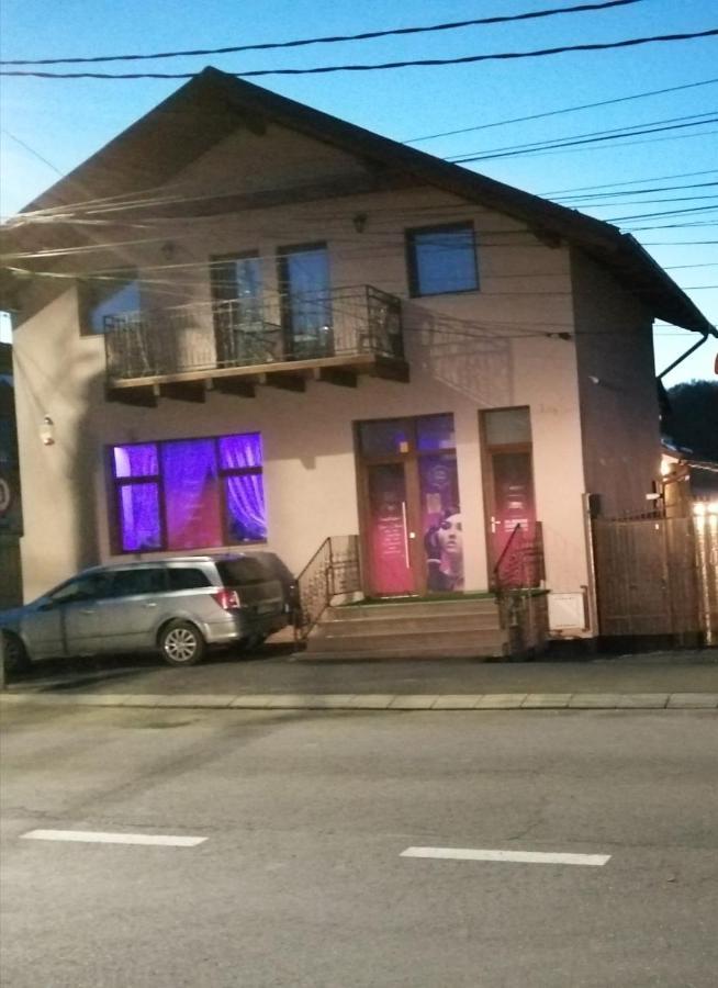 Cazare REGIM HÔTELIER ZĂRNEŞTI Zarnesti Exterior foto