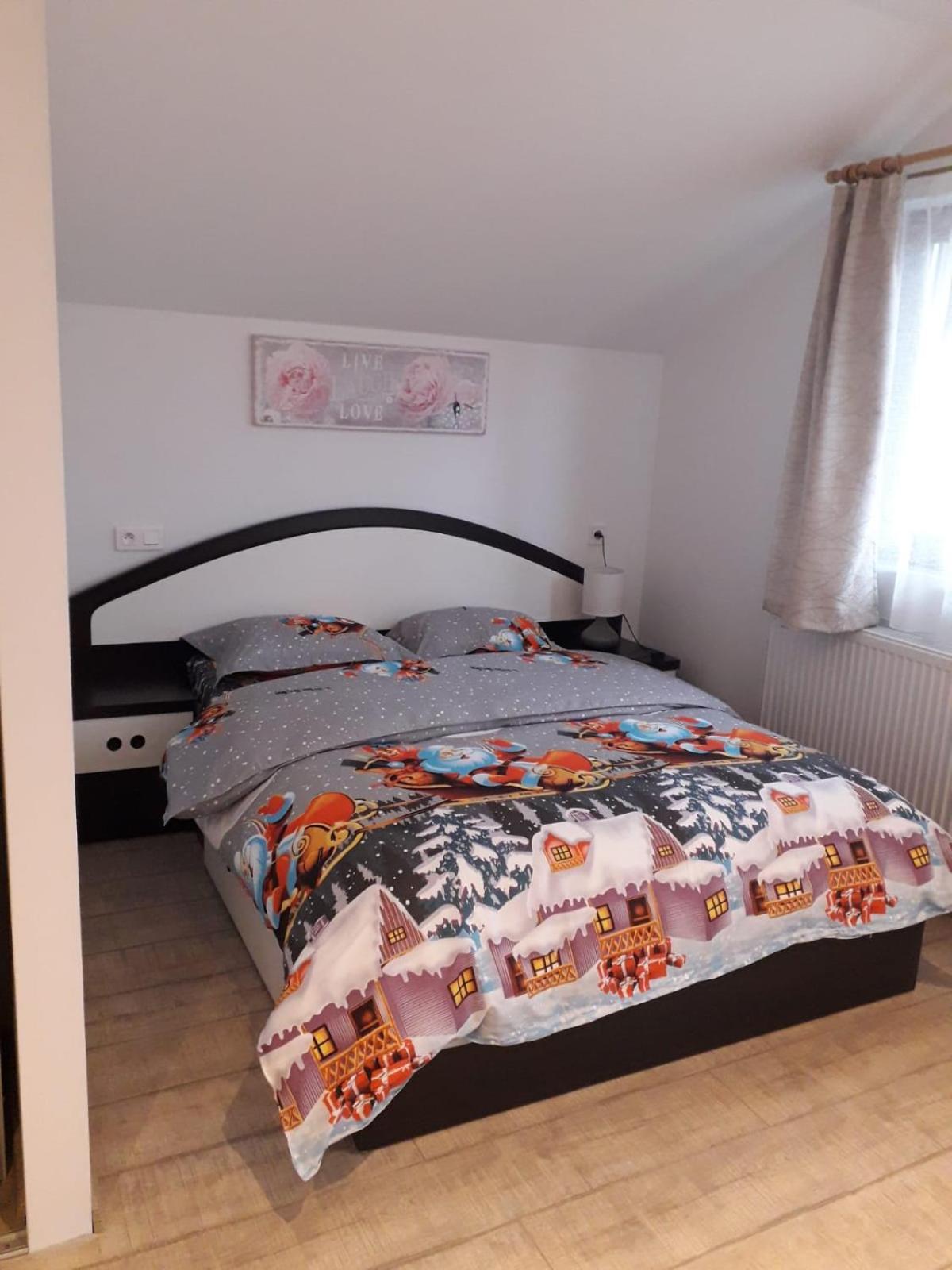 Cazare REGIM HÔTELIER ZĂRNEŞTI Zarnesti Exterior foto